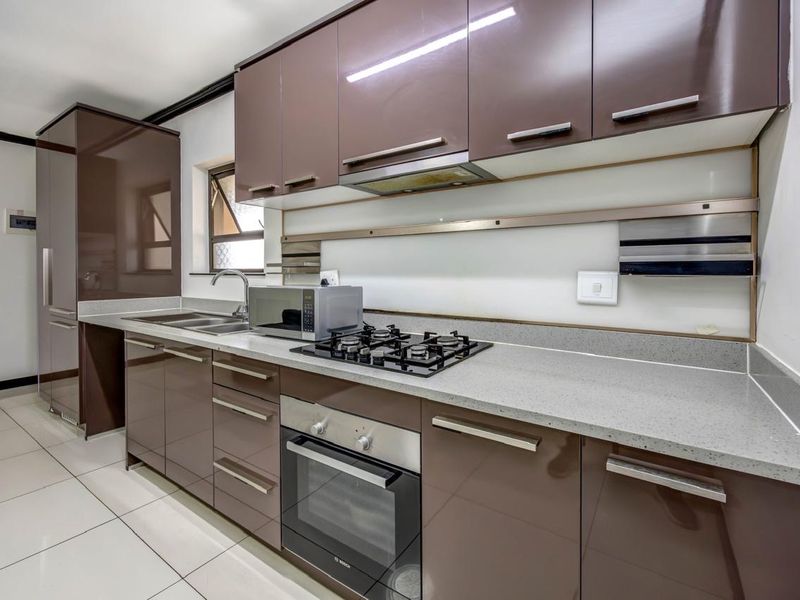 Fully Furnished 1 Bedroom Apartment To Rent In Fourways. - Photo 1