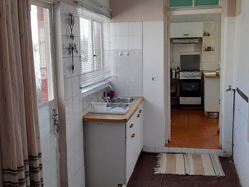 Kensington home ...Live comfortably. Earn monthly rental income. Invest wisely. - Photo 6