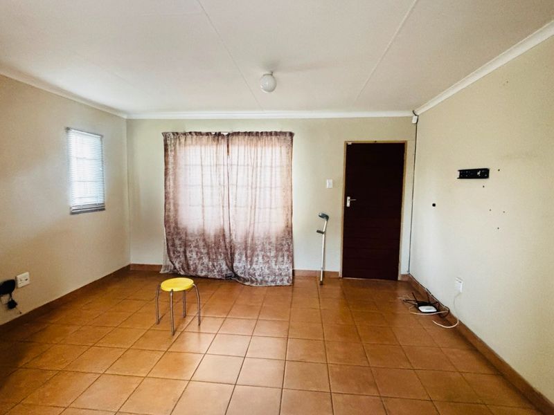Charming 2 Bed Home in Sky City, Safe & Pet Friendly - Photo 9