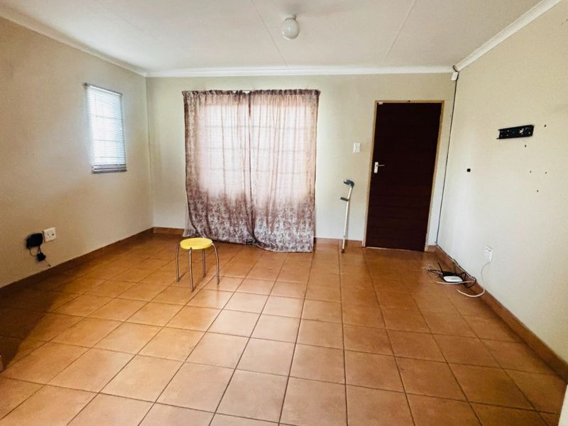 Charming 2 Bed Home in Sky City, Safe & Pet Friendly - Photo 8
