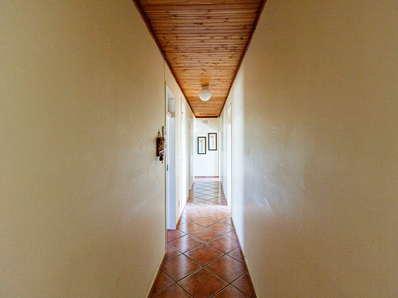 Spacious Family Home with a Massive Pool in Sought-After Horison Park - Photo 9