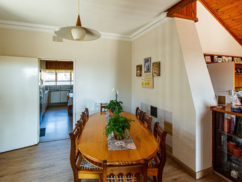 Spacious Family Home with a Massive Pool in Sought-After Horison Park - Photo 7
