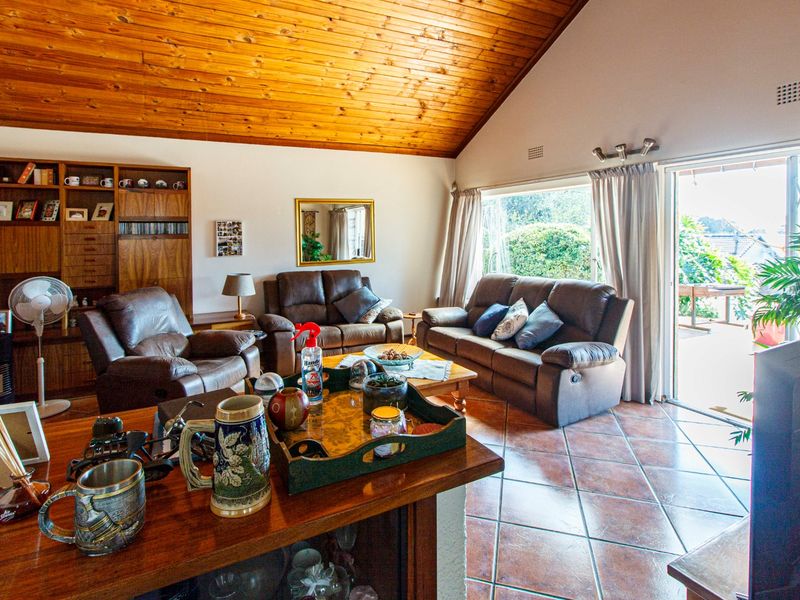 Spacious Family Home with a Massive Pool in Sought-After Horison Park - Photo 6