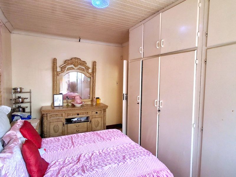 Perfect Location | Excellent Investment Opportunity | 4-Bedroom Family Home - Photo 10