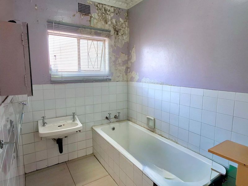 Perfect Location | Excellent Investment Opportunity | 4-Bedroom Family Home - Photo 8