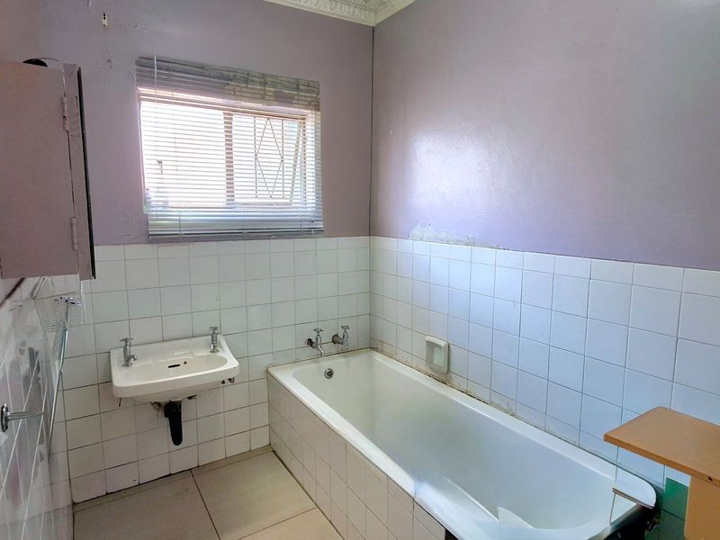 Perfect Location | Excellent Investment Opportunity | 4-Bedroom Family Home - Photo 9