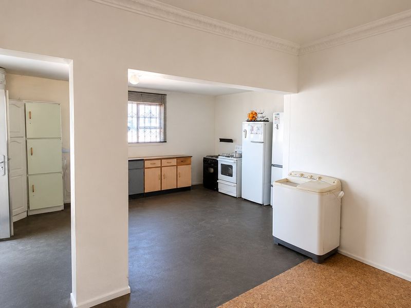 Perfect Location | Excellent Investment Opportunity | 4-Bedroom Family Home - Photo 4