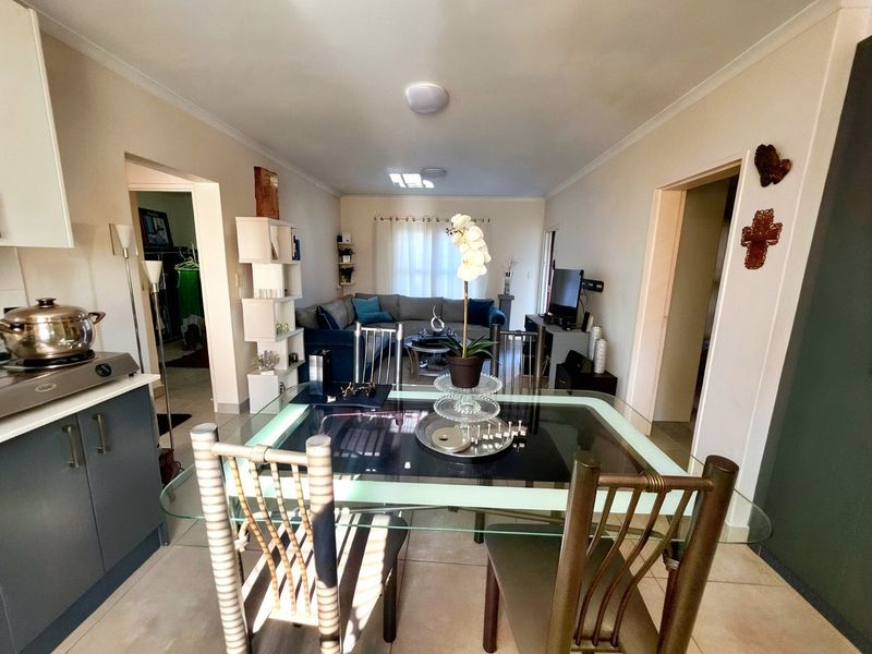 Prime Home Opportunity: Immaculate 3-Bedroom Apartment in Olive Park - Photo 3