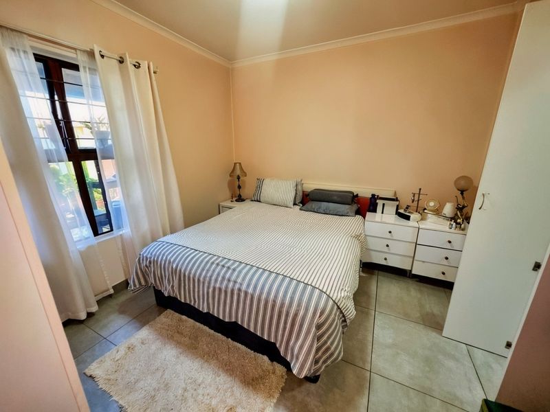 Prime Home Opportunity: Immaculate 3-Bedroom Apartment in Olive Park - Photo 5