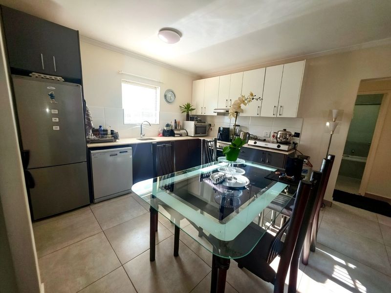 Prime Home Opportunity: Immaculate 3-Bedroom Apartment in Olive Park - Photo 2