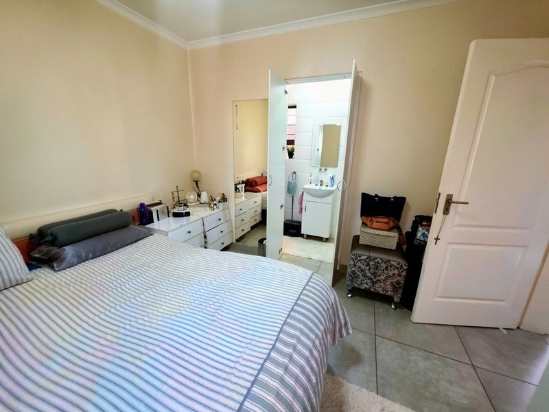 Prime Home Opportunity: Immaculate 3-Bedroom Apartment in Olive Park - Photo 6