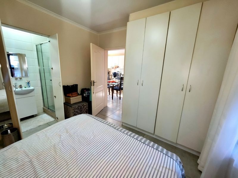 Prime Home Opportunity: Immaculate 3-Bedroom Apartment in Olive Park - Photo 8