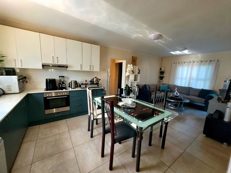 Prime Home Opportunity: Immaculate 3-Bedroom Apartment in Olive Park - Photo 1