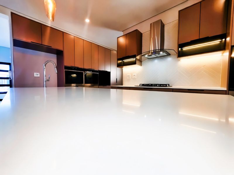 READY TO MOVE IN: STUNNING NEW DOUBLE-STOREY HOME IN SANDOWN - Photo 1