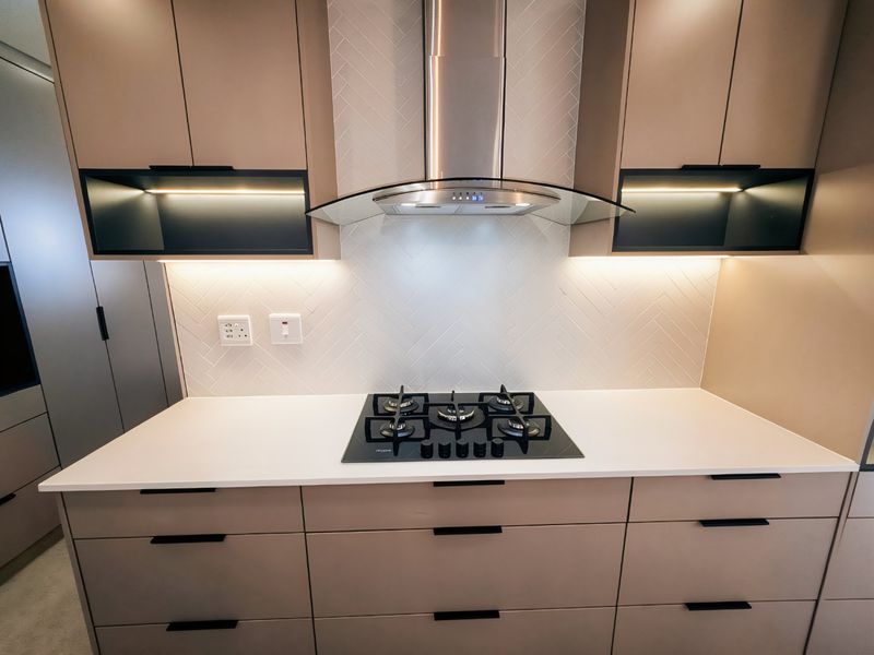 MOVE-IN READY: ELEGANT DOUBLE-STOREY NEW BUILD IN SANDOWN - Photo 7
