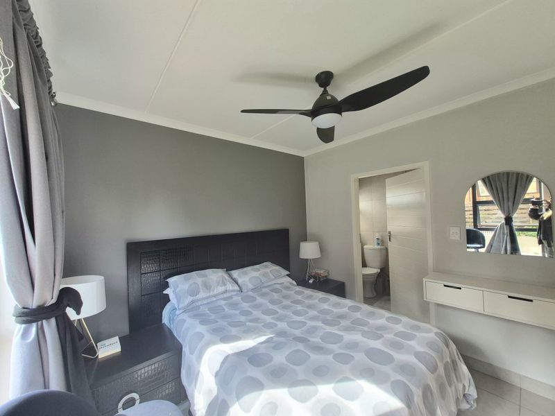Charming Pet-Friendly Garden Townhouse in the heart of Modderfontein - Photo 7