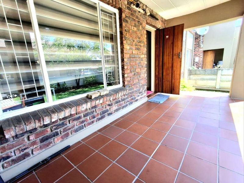 Stunning Garden Unit in Sought-After Edenglen - Photo 2