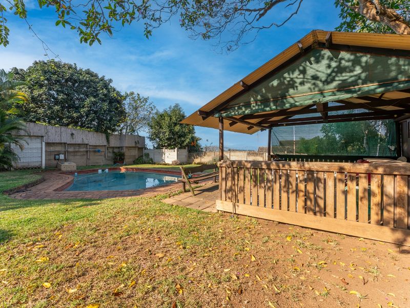 Spacious Family Home with Self Contained Flatlet on a Large 1,461m2 Stand! - Photo 8