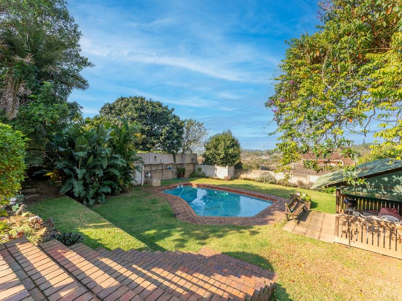 Spacious Family Home with Self Contained Flatlet on a Large 1,461m2 Stand! - Photo 7
