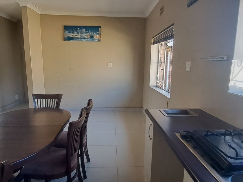Charming 1-Bedroom Cottage to Rent in a Prime Edenvale Location - Photo 4