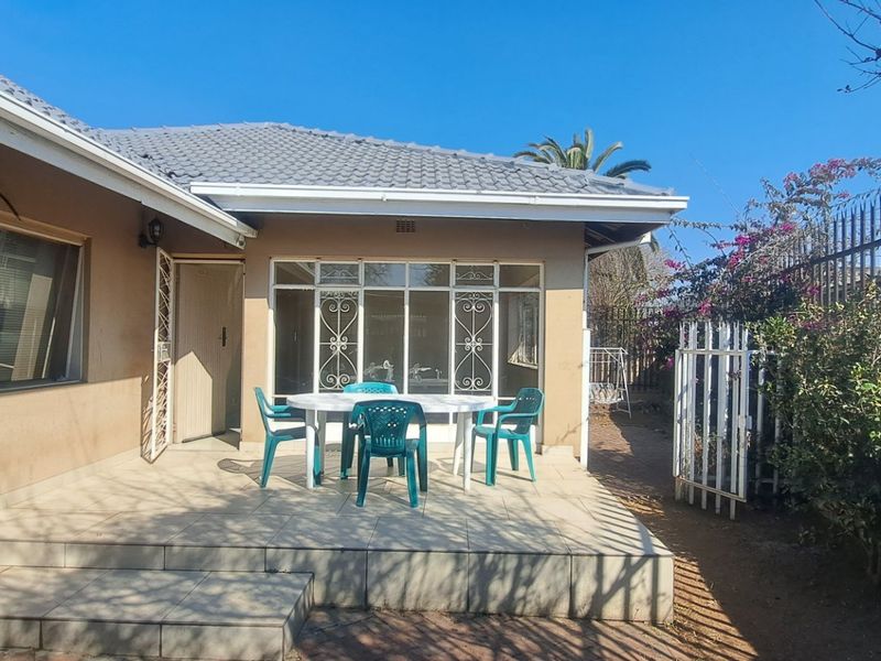 Charming 1-Bedroom Cottage to Rent in a Prime Edenvale Location - Photo 1