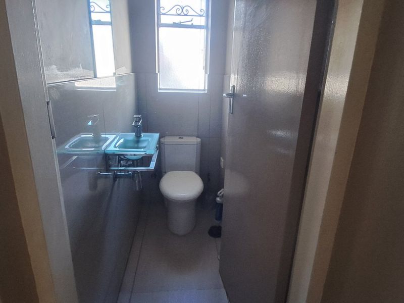Charming 1-Bedroom Cottage to Rent in a Prime Edenvale Location - Photo 8