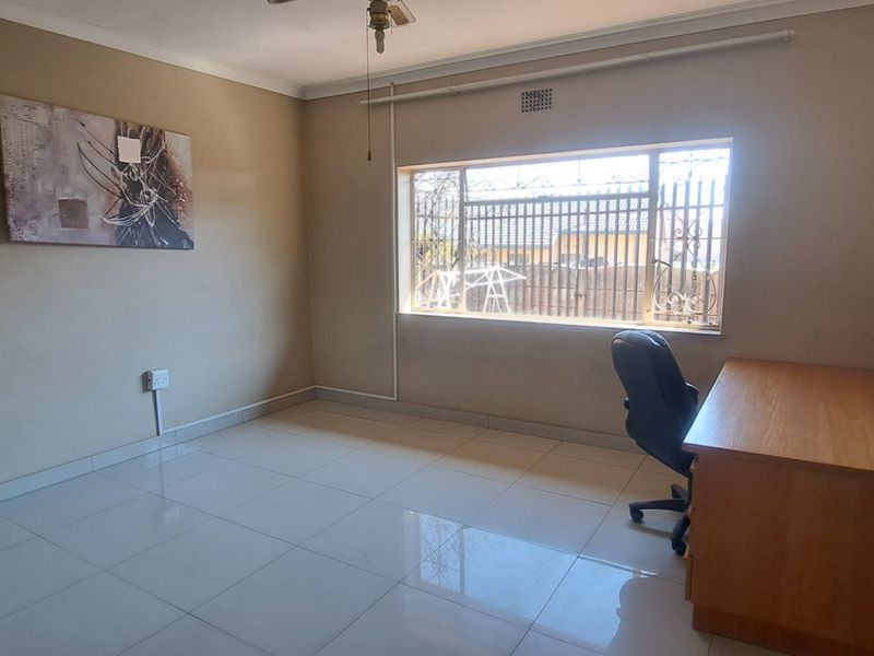 Charming 1-Bedroom Cottage to Rent in a Prime Edenvale Location - Photo 6