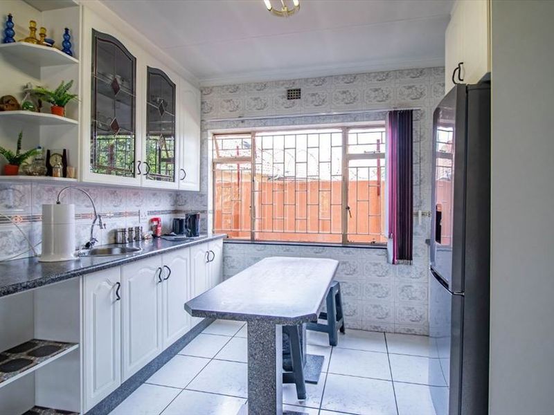 Spacious Family Home with Endless Potential - Photo 1