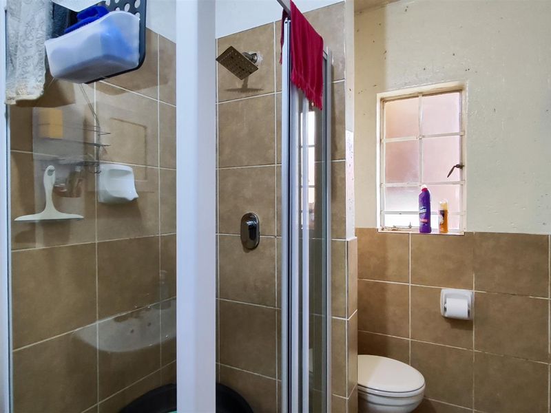 Charming 2-Bed, 1-Bath Ground Floor Apartment in Pebble Falls - Photo 9