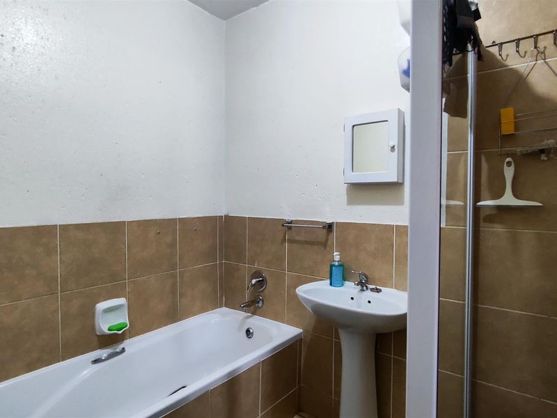 Charming 2-Bed, 1-Bath Ground Floor Apartment in Pebble Falls - Photo 8