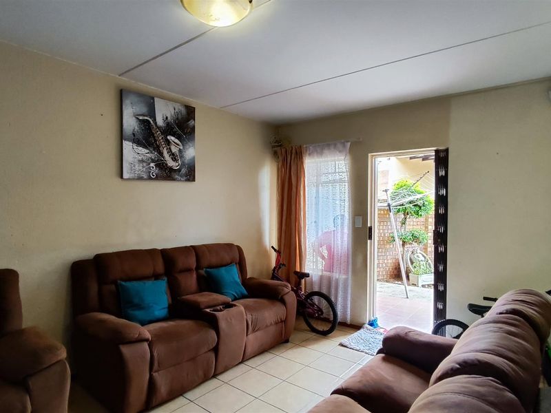 Charming 2-Bed, 1-Bath Ground Floor Apartment in Pebble Falls - Photo 2