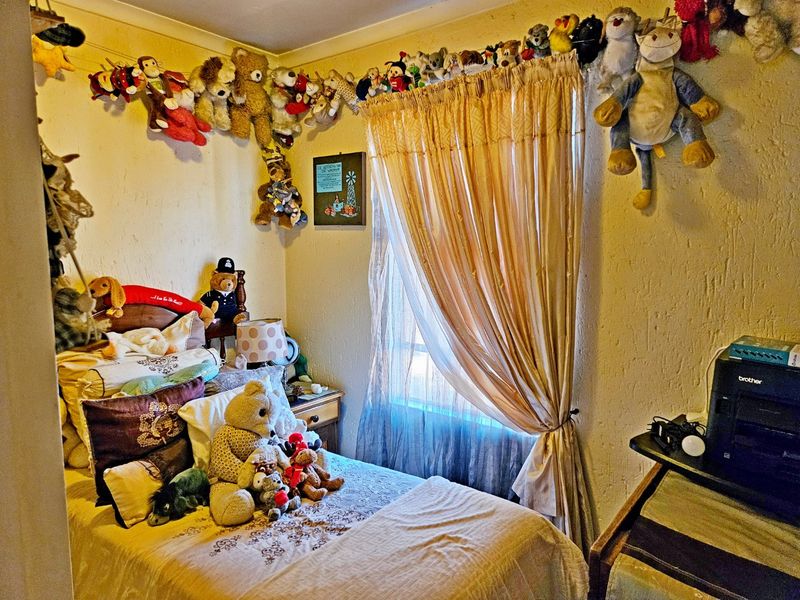 Beautiful 2-Bedroom Double-Storey Townhouse for Sale in Glen Marais - Photo 9