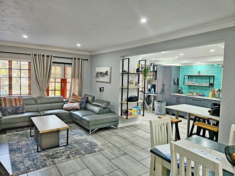 Stunning 3-Bedroom Duplex for Sale in Blue Gill Estate - Photo 2