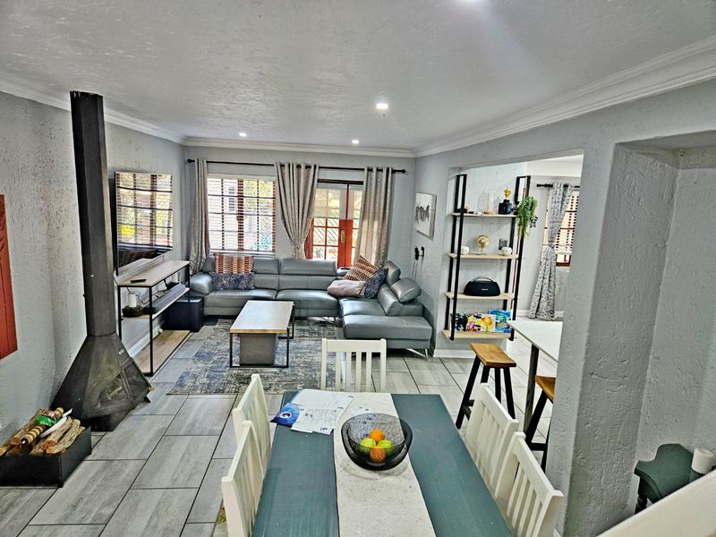 Stunning 3-Bedroom Duplex for Sale in Blue Gill Estate - Photo 4