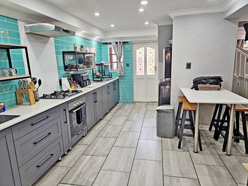 Stunning 3-Bedroom Duplex for Sale in Blue Gill Estate - Photo 9