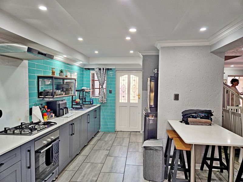 Stunning 3-Bedroom Duplex for Sale in Blue Gill Estate - Photo 8