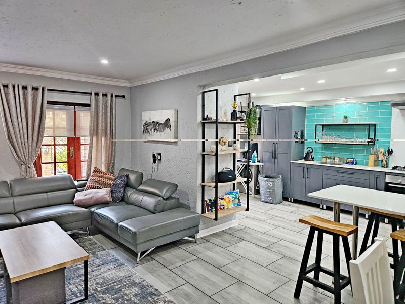 Stunning 3-Bedroom Duplex for Sale in Blue Gill Estate - Photo 3