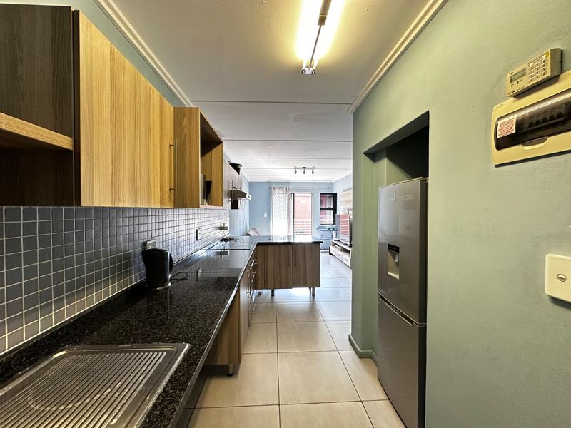 Spacious 2-Bedroom and 2-Bathroom Apartment available for rental - Photo 3