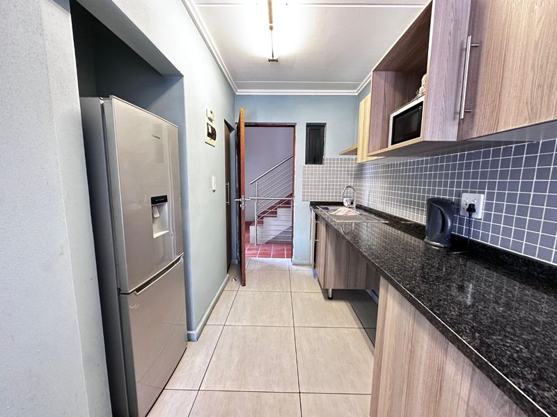 Spacious 2-Bedroom and 2-Bathroom Apartment available for rental - Photo 2