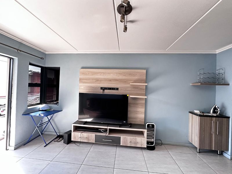 Spacious 2-Bedroom and 2-Bathroom Apartment available for rental - Photo 5