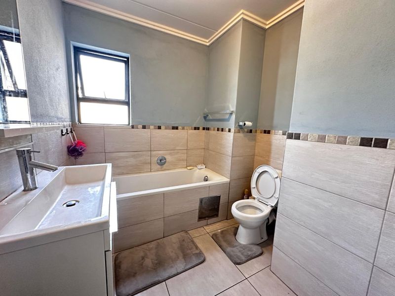 Spacious 2-Bedroom and 2-Bathroom Apartment available for rental - Photo 8