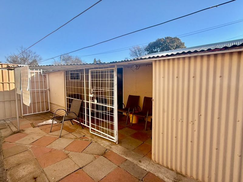 Investment Property with Five Income-Generating Rental Units - Photo 4