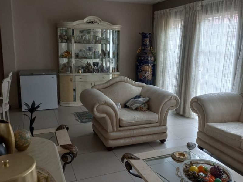 3 Bed Apartment in Rynsoord for Sale - Photo 8