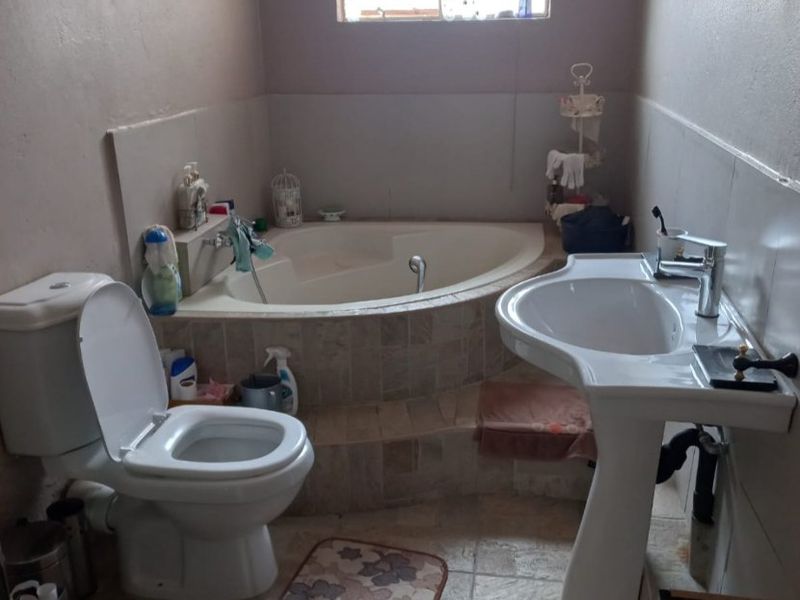 3 Bed Apartment in Rynsoord for Sale - Photo 6