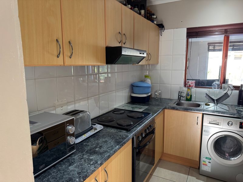 Cosy home with seperate income generator 1-bedroom flatlet - Photo 5