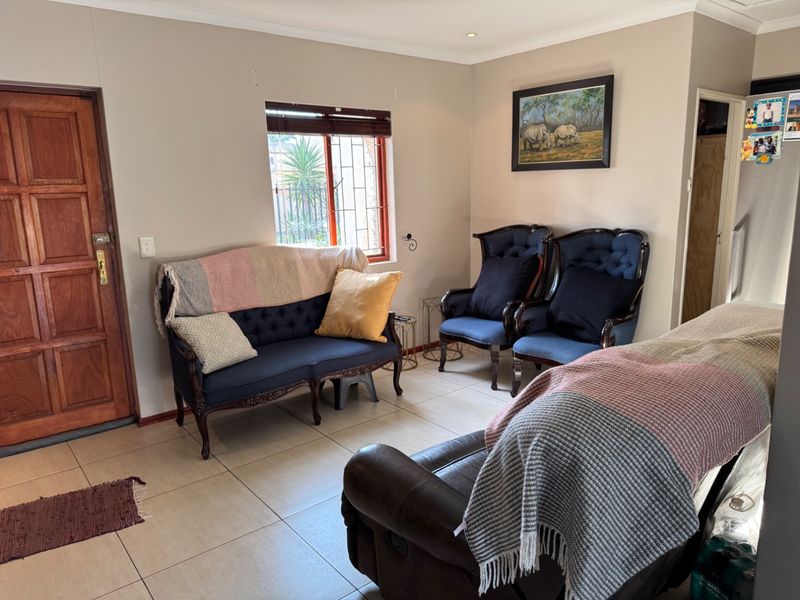 Cosy home with seperate income generator 1-bedroom flatlet - Photo 2