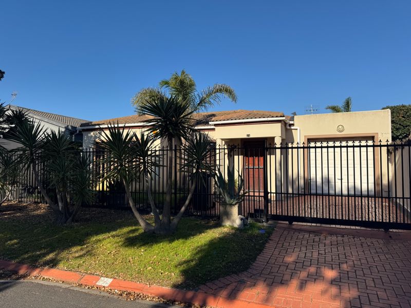 Cosy home with seperate income generator 1-bedroom flatlet - Photo 1