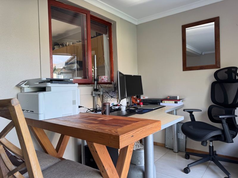 Cosy home with seperate income generator 1-bedroom flatlet - Photo 10