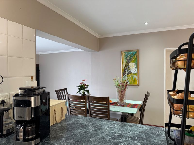 Cosy home with seperate income generator 1-bedroom flatlet - Photo 6
