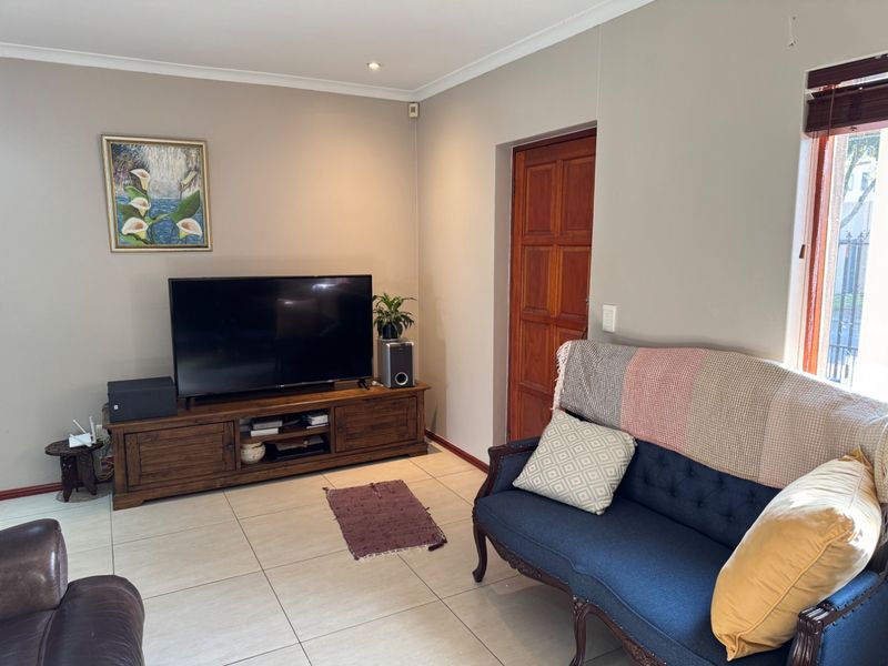 Cosy home with seperate income generator 1-bedroom flatlet - Photo 3